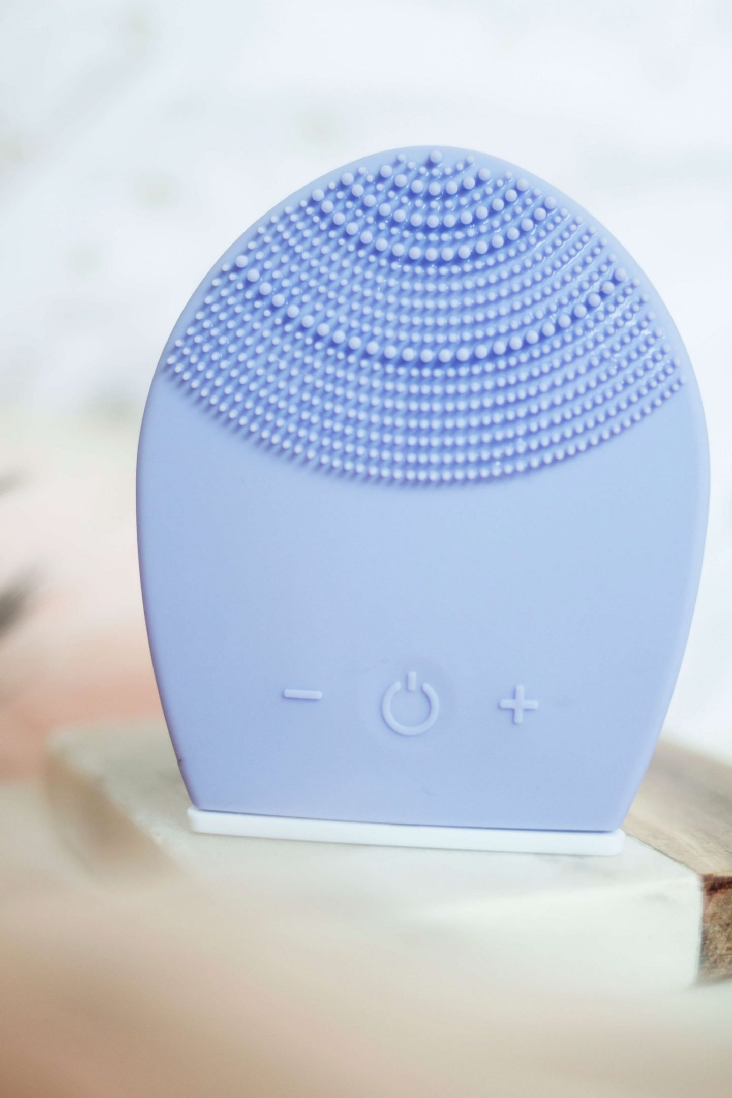 A closer image of the Daiso face brush where the semi-circular formation of the bristles is clearer. Again, the background is in soft focus to make the product stand out.
